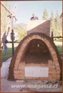 Trabajando en la chimenea y en la puerta.